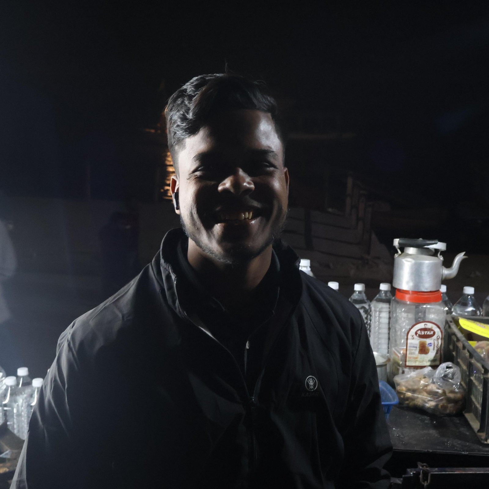 Night tea seller near Harishchandra Ghat