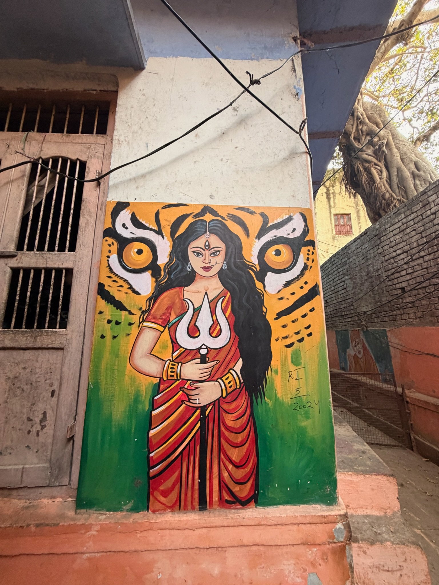 Varanasi ritual atmosphere